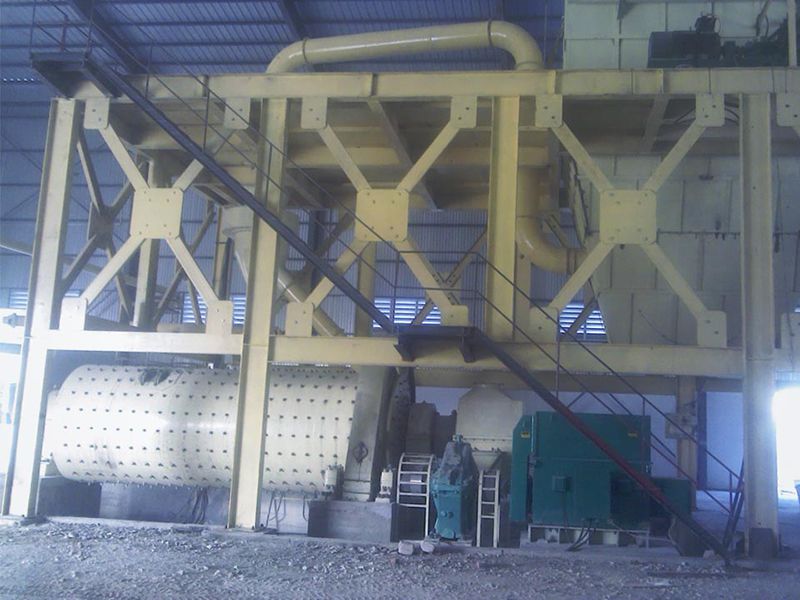 Линия шаровой мельницы тяжелого карбоната кальция с классификацией на заводе во Вьетнаме 